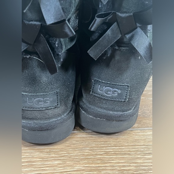 Womens Uggs Black Bailey Bow - Picture 6 of 12